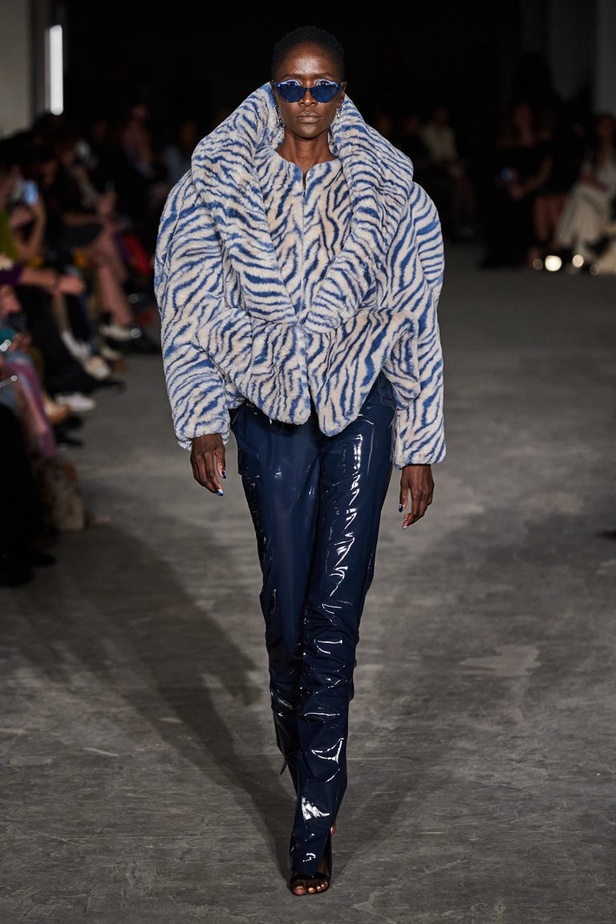 عرض أزياء Christian Siriano لخريف وشتاء 2022