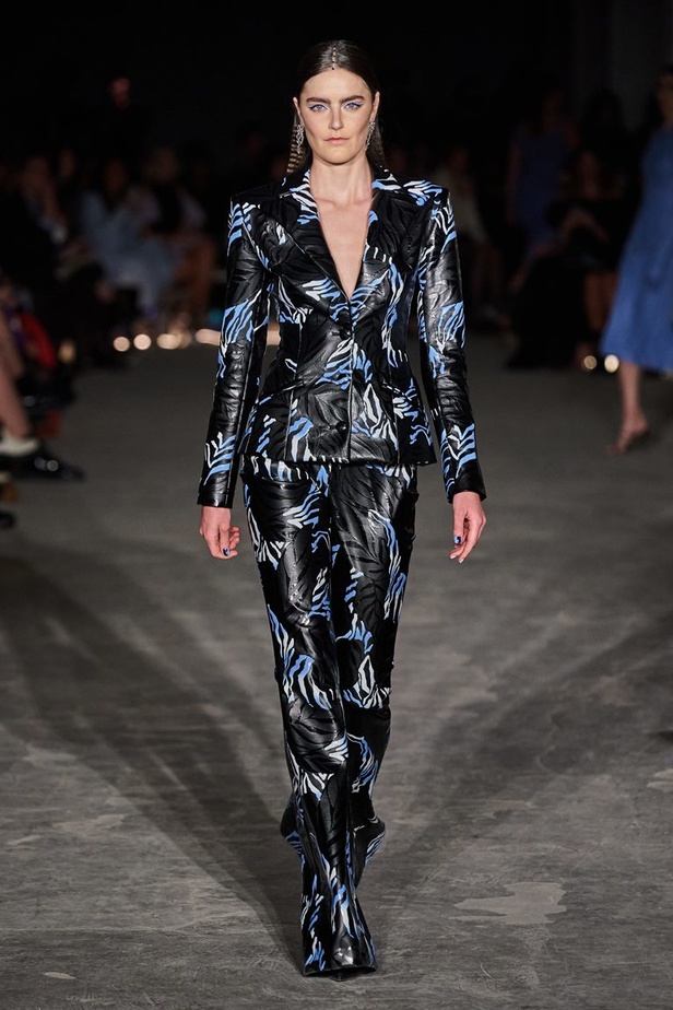 عرض أزياء Christian Siriano لخريف وشتاء 2022