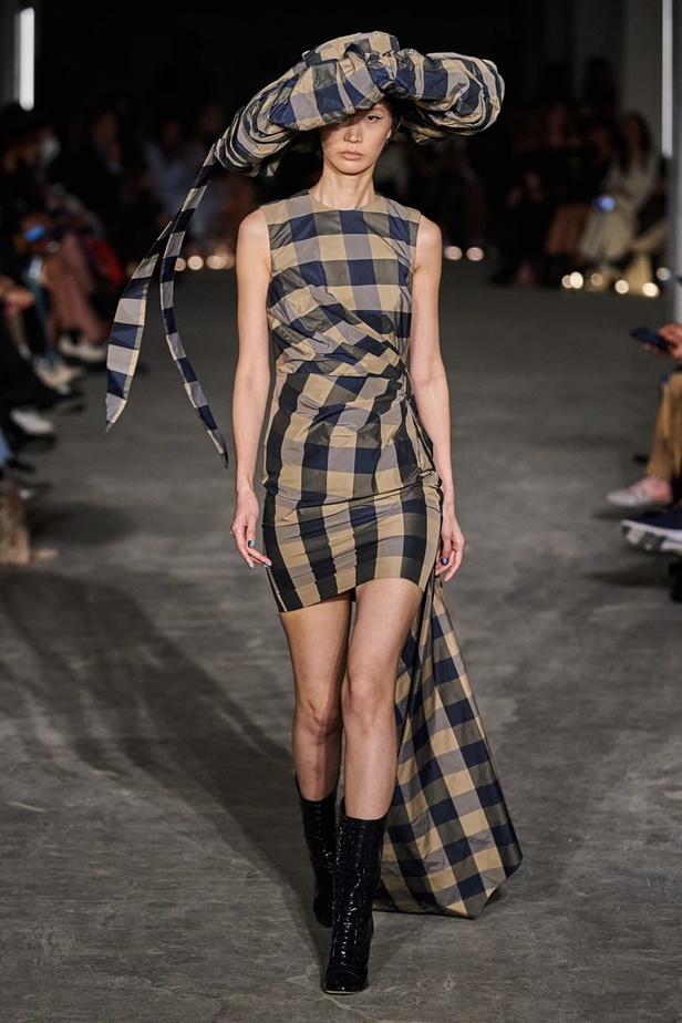 عرض أزياء Christian Siriano لخريف وشتاء 2022