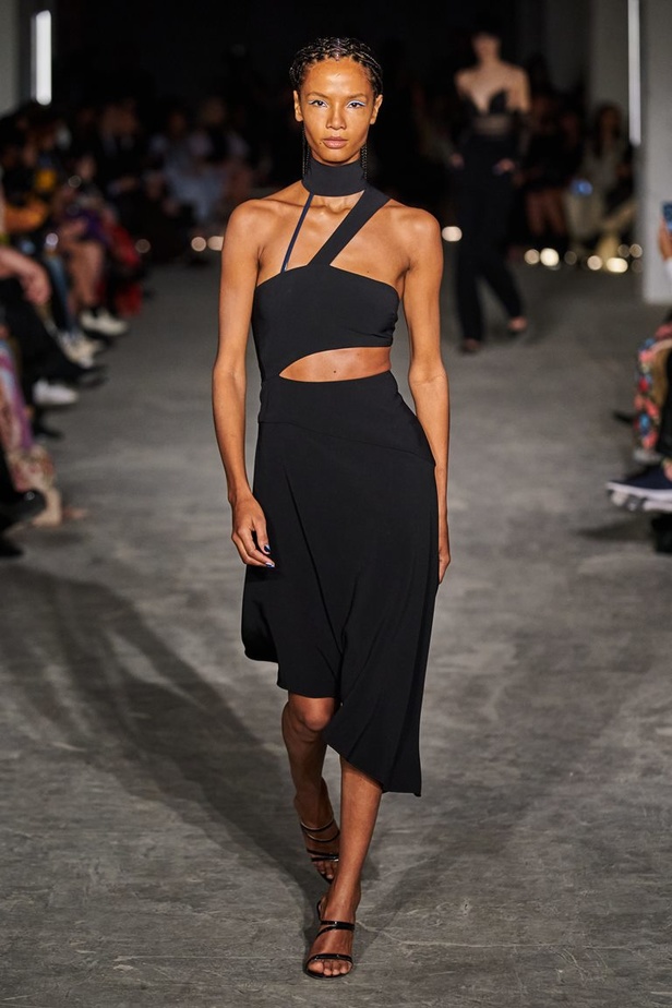 عرض أزياء Christian Siriano لخريف وشتاء 2022