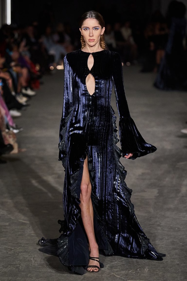 عرض أزياء Christian Siriano لخريف وشتاء 2022