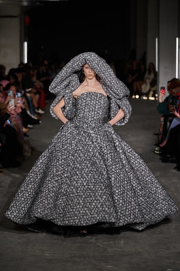 عرض أزياء Christian Siriano لخريف وشتاء 2022