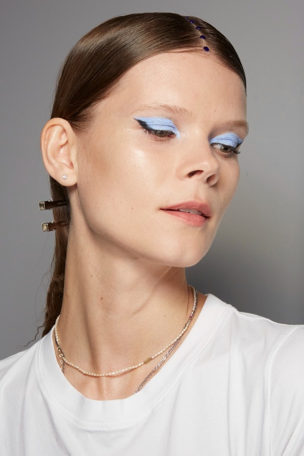 مكياج وتسريحات شعر عرض أزياء Christian Siriano لخريف وشتاء 2022