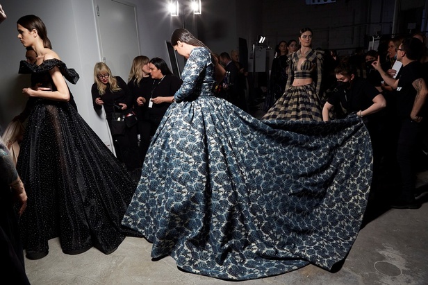 عرض أزياء Christian Siriano لخريف وشتاء 2022