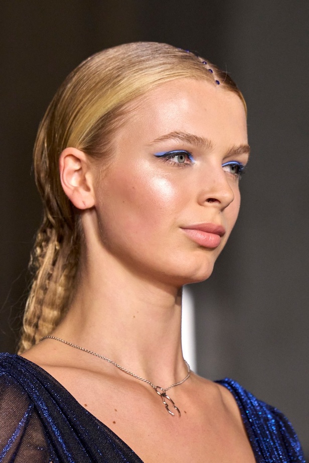 مكياج وتسريحات شعر عرض أزياء Christian Siriano لخريف وشتاء 2022