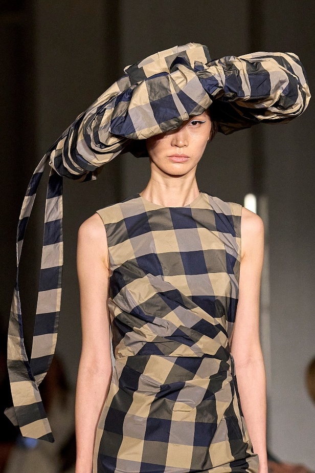 عرض أزياء Christian Siriano لخريف وشتاء 2022