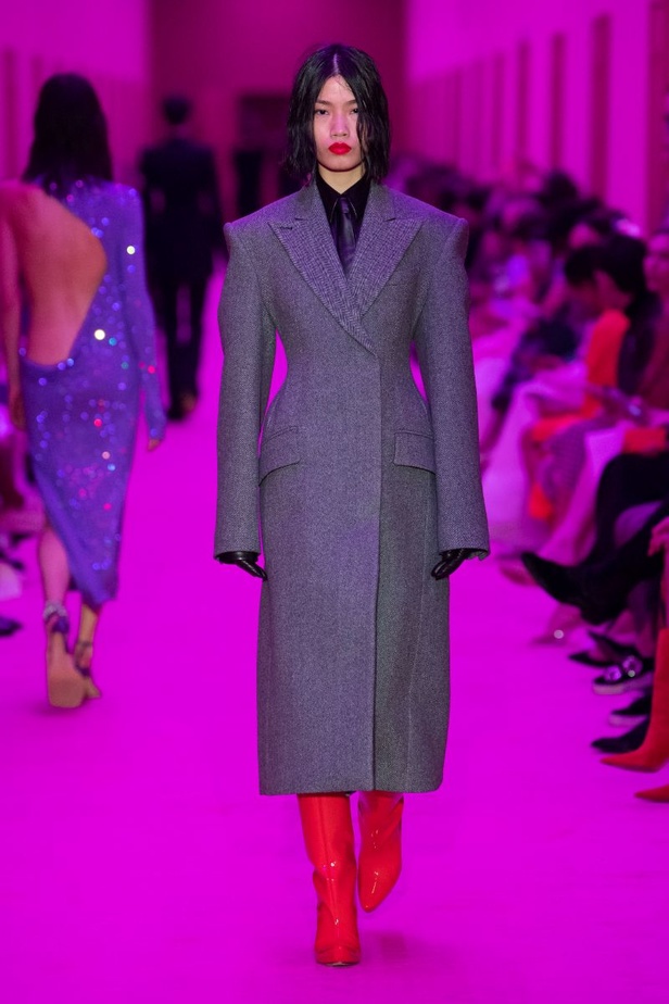 مجموعة Sportmax لخريف وشتاء 2022 تتغنّى بالأنوثة الطاغية