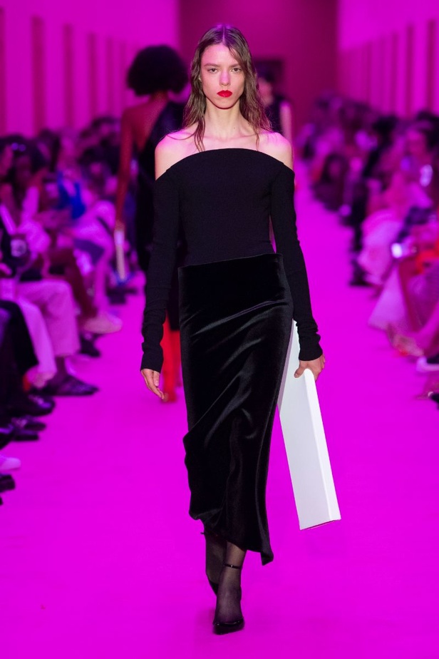 مجموعة Sportmax لخريف وشتاء 2022 تتغنّى بالأنوثة الطاغية