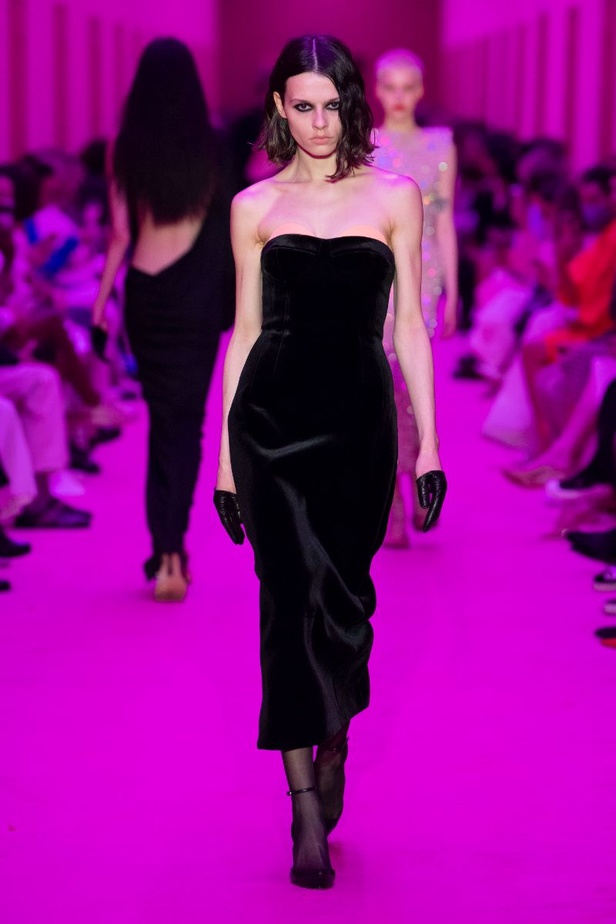 مجموعة Sportmax لخريف وشتاء 2022 تتغنّى بالأنوثة الطاغية