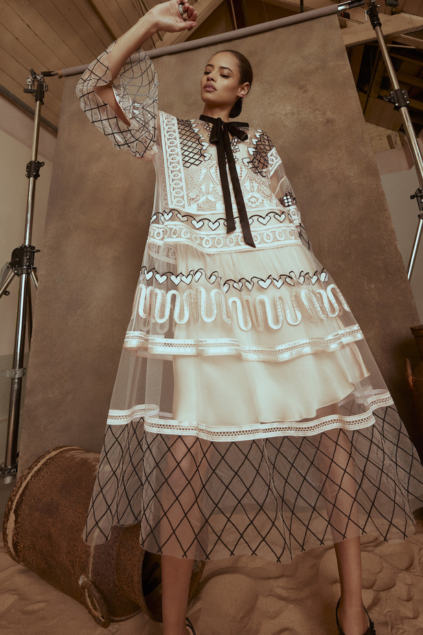 من مجموعة Temperley London لموسم خريف 2022