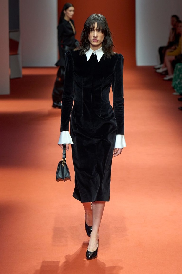 مجموعة Tod’s لخريف وشتاء 2022 إعادة تخيل لأيقونات الجمال الإيطالي