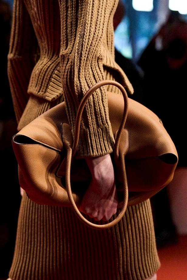 مجموعة Tod’s لخريف وشتاء 2022 إعادة تخيل لأيقونات الجمال الإيطالي