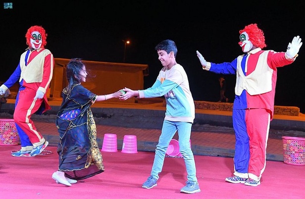 تجربة ساحرة وأجواء شتوية خلابة في انطلاق مهرجان ليالي الربيع الأول بعنيزة