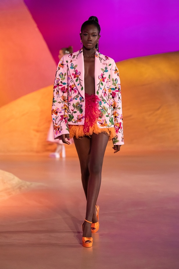 مجموعة جورج حبيقة لخريف وشتاء 2022-2023 نسيم الكوكب الأحمر