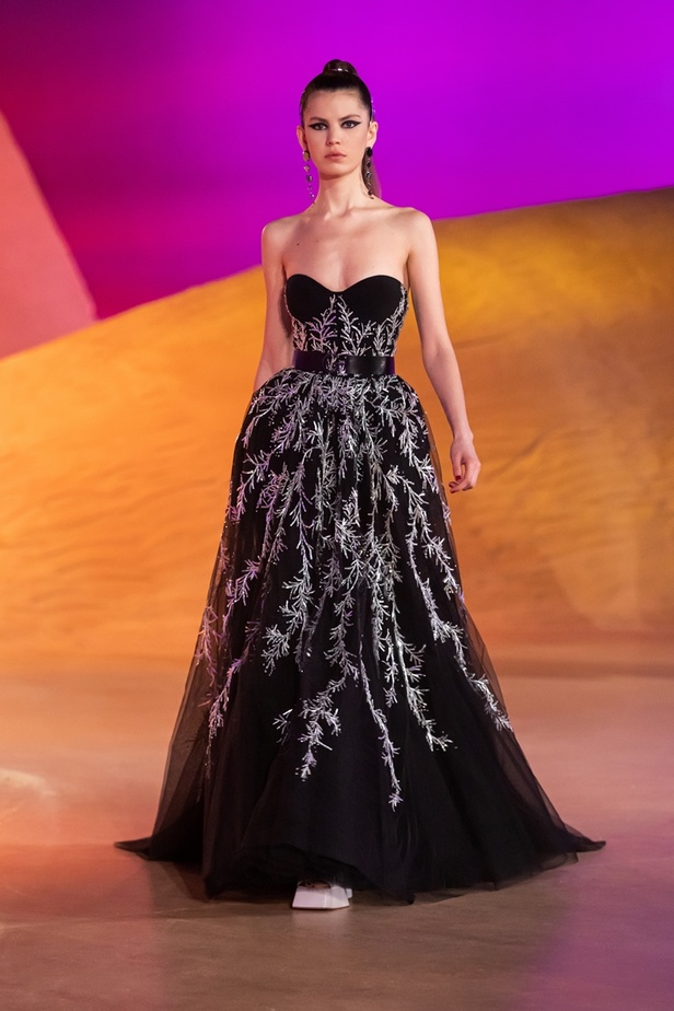 مجموعة جورج حبيقة لخريف وشتاء 2022-2023 نسيم الكوكب الأحمر