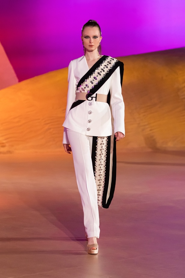 مجموعة جورج حبيقة لخريف وشتاء 2022-2023 نسيم الكوكب الأحمر