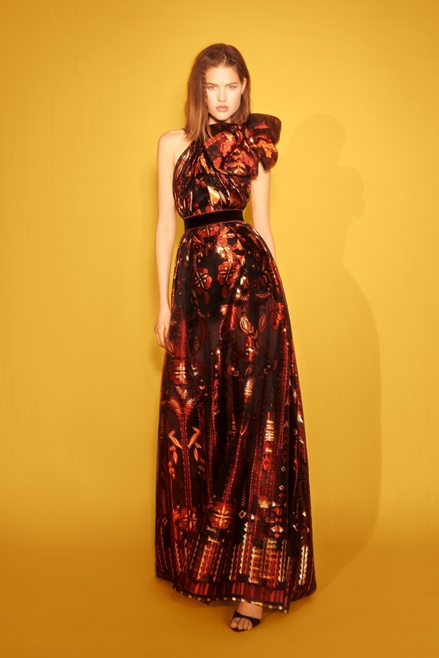 مجموعة زهير مراد لخريف وشتاء 2023 إطلالات عصرية ومغامرة لا تعرف حدوداً