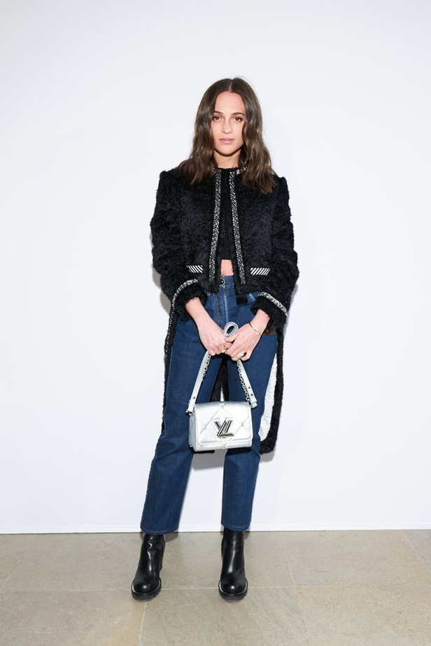 مجموعة Louis Vuitton لخريف وشتاء 2022-2023 صورة الموضة من خلال عيون مراهقة