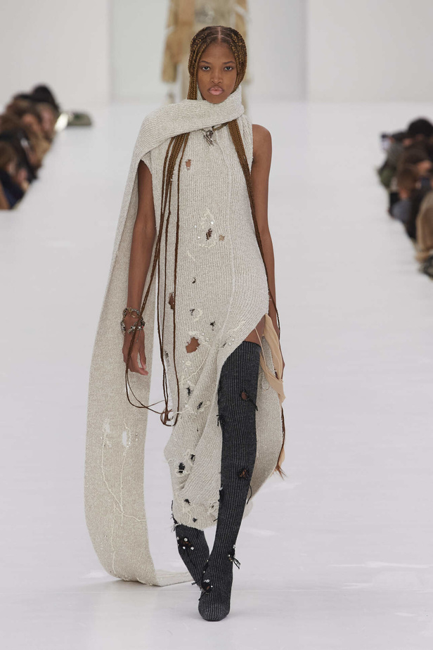 عرض أزياء مجموعة Acne Studios لموسم خريف وشتاء 2022 في باريس