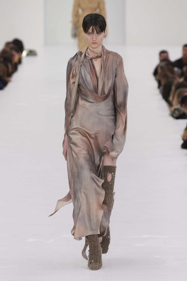 عرض أزياء مجموعة Acne Studios لموسم خريف وشتاء 2022 في باريس