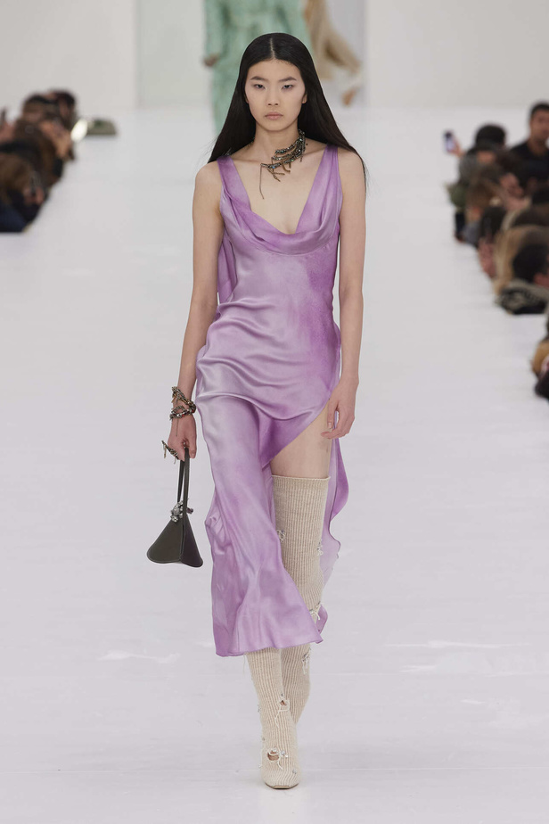 عرض أزياء مجموعة Acne Studios لموسم خريف وشتاء 2022 في باريس