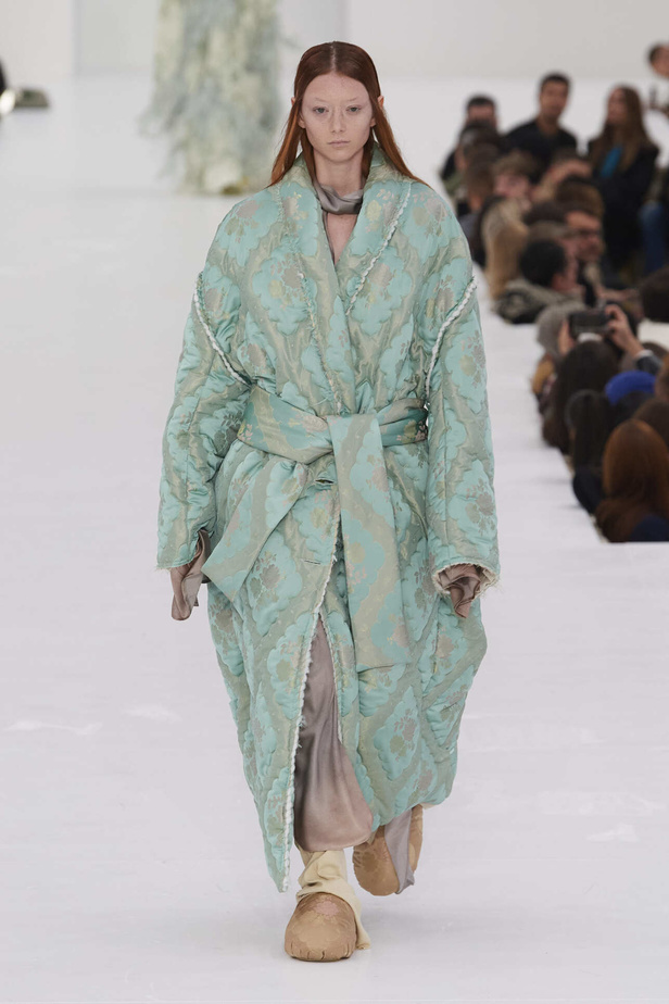 عرض أزياء مجموعة Acne Studios لموسم خريف وشتاء 2022 في باريس