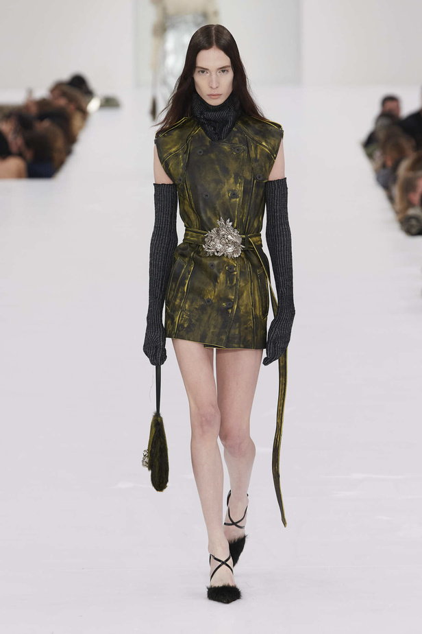 عرض أزياء مجموعة Acne Studios لموسم خريف وشتاء 2022 في باريس