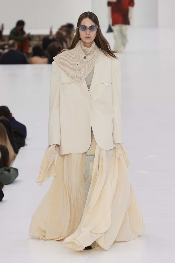 عرض أزياء مجموعة Acne Studios لموسم خريف وشتاء 2022 في باريس