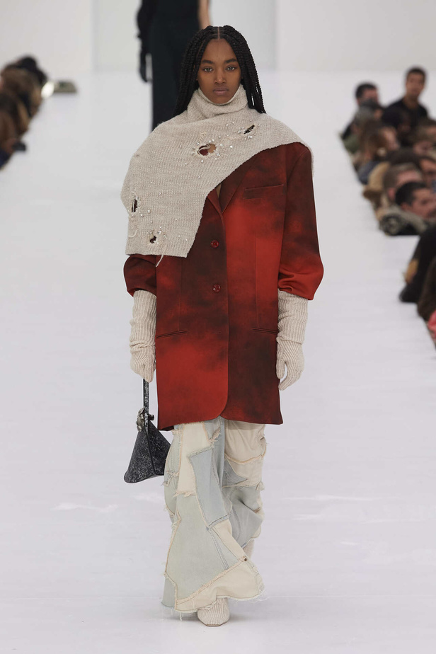 عرض أزياء مجموعة Acne Studios لموسم خريف وشتاء 2022 في باريس