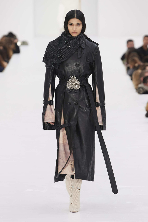 عرض أزياء مجموعة Acne Studios لموسم خريف وشتاء 2022 في باريس