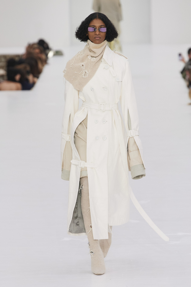 عرض أزياء مجموعة Acne Studios لموسم خريف وشتاء 2022 في باريس