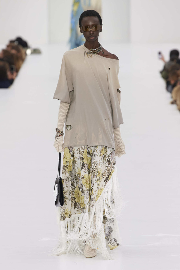 عرض أزياء مجموعة Acne Studios لموسم خريف وشتاء 2022 في باريس