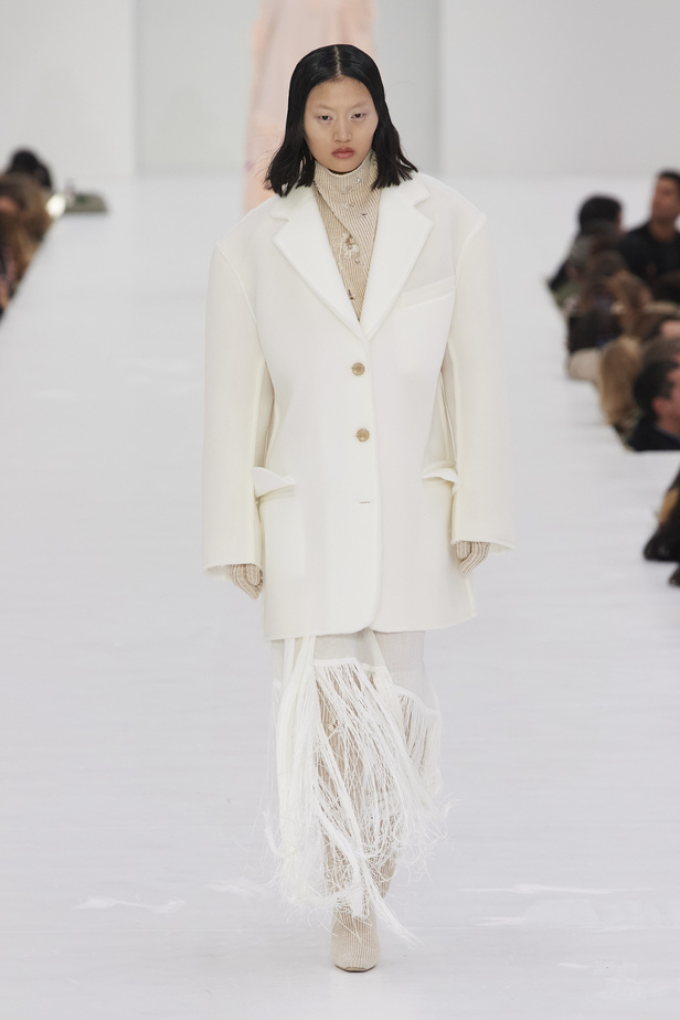 عرض أزياء مجموعة Acne Studios لموسم خريف وشتاء 2022 في باريس