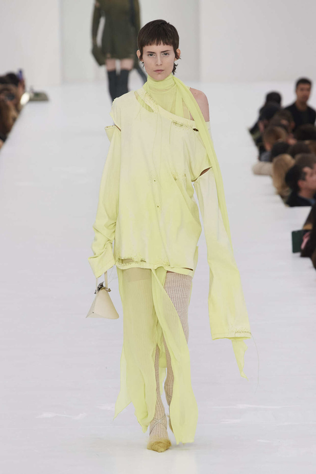 عرض أزياء مجموعة Acne Studios لموسم خريف وشتاء 2022 في باريس