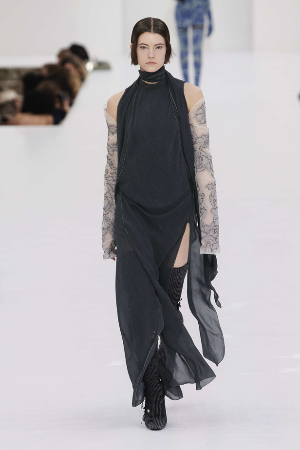 عرض أزياء مجموعة Acne Studios لموسم خريف وشتاء 2022 في باريس