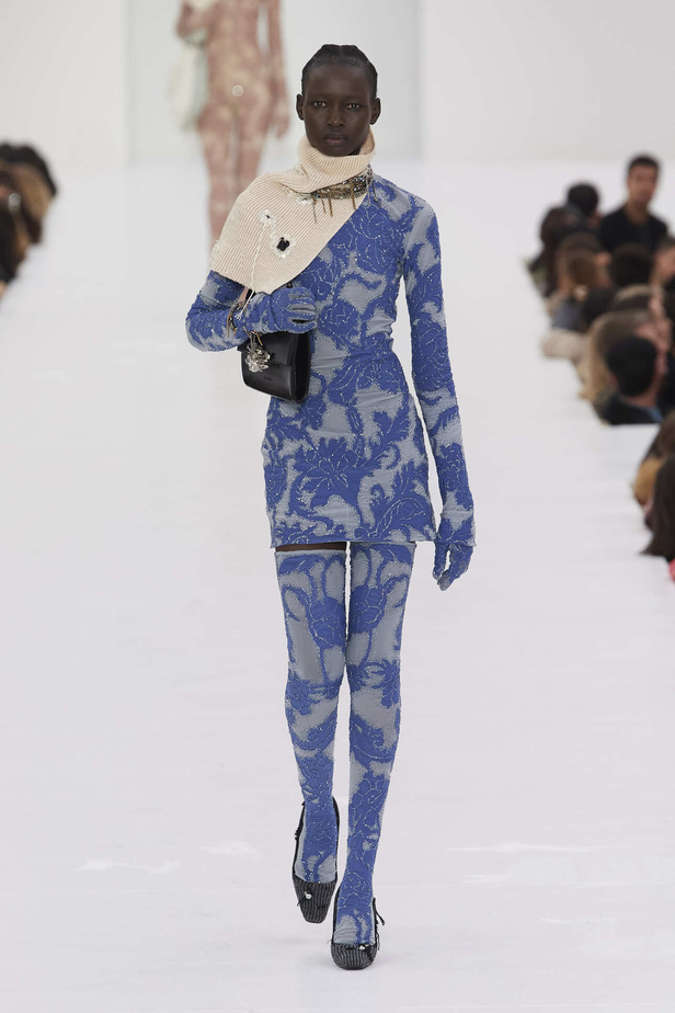 عرض أزياء مجموعة Acne Studios لموسم خريف وشتاء 2022 في باريس