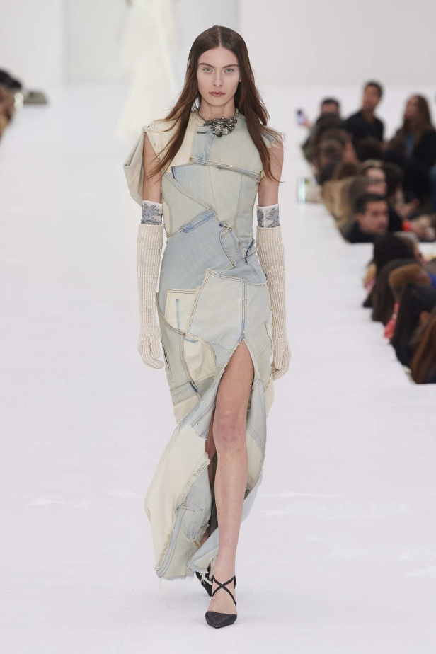 عرض أزياء مجموعة Acne Studios لموسم خريف وشتاء 2022 في باريس