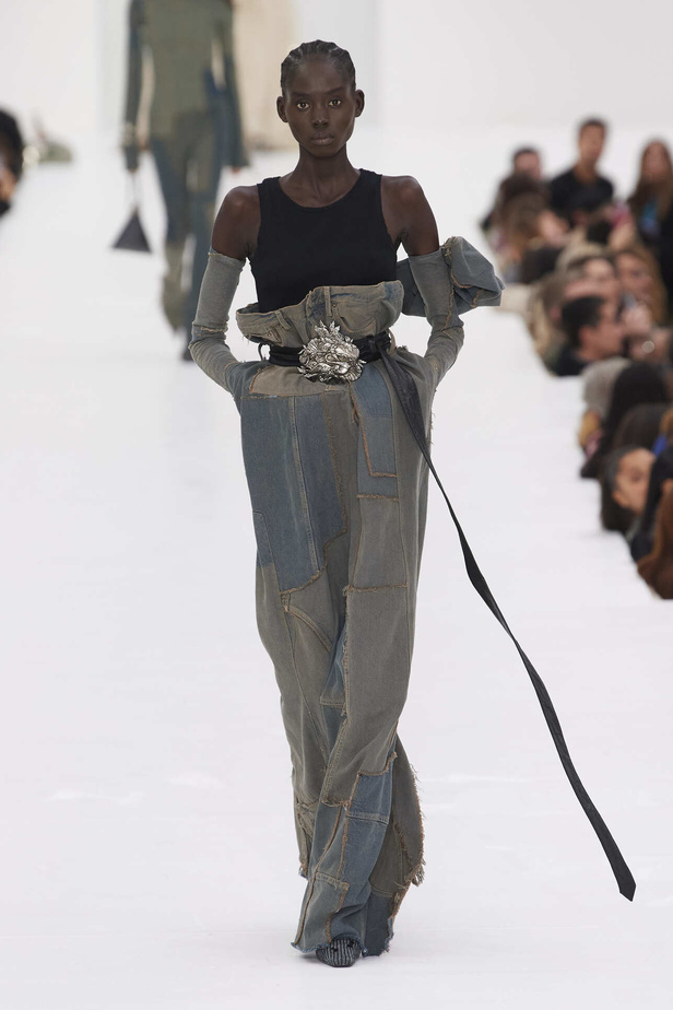 عرض أزياء مجموعة Acne Studios لموسم خريف وشتاء 2022 في باريس