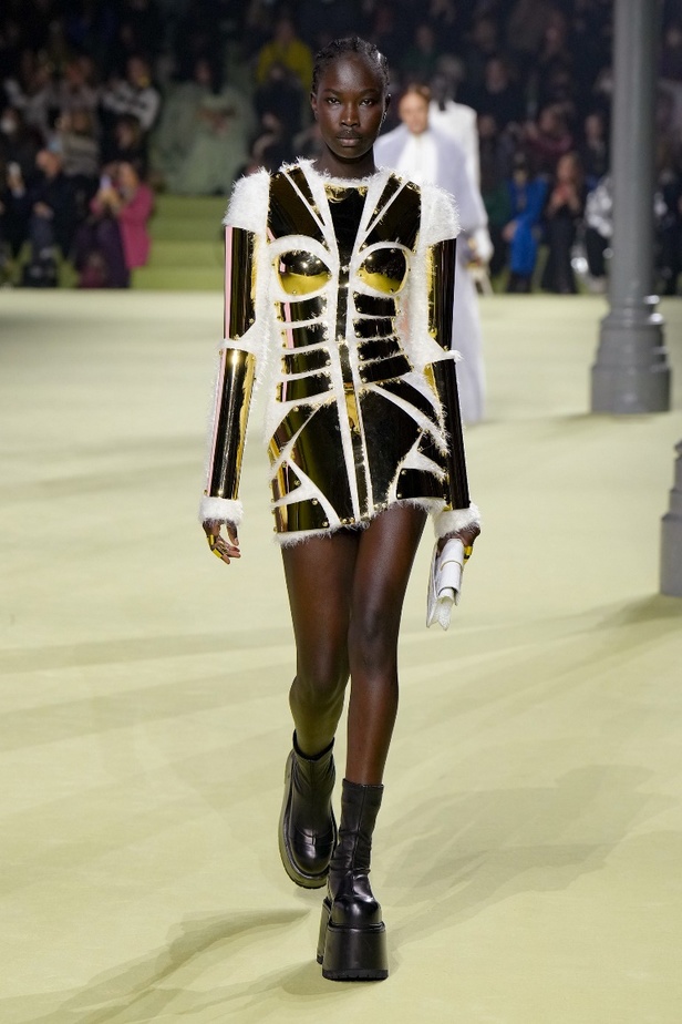 مجموعة Balmain لخريف 2022 تجسيد الحماية من خلال الموضة