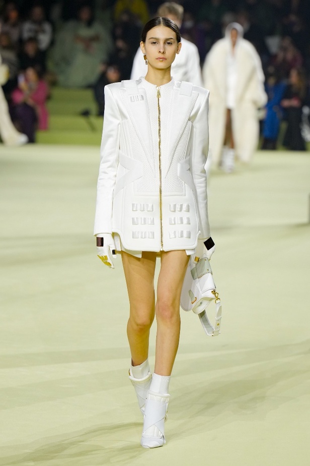 مجموعة Balmain لخريف 2022 تجسيد الحماية من خلال الموضة