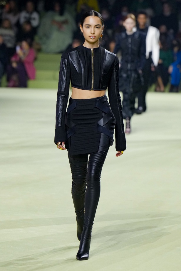 مجموعة Balmain لخريف 2022 تجسيد الحماية من خلال الموضة