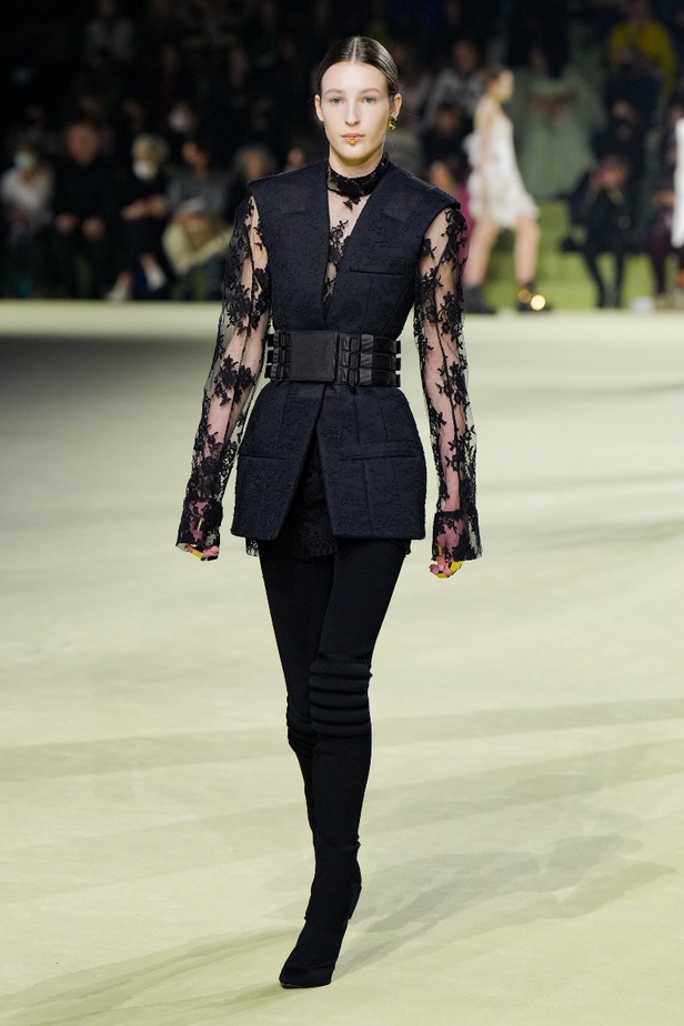 مجموعة Balmain لخريف 2022 تجسيد الحماية من خلال الموضة