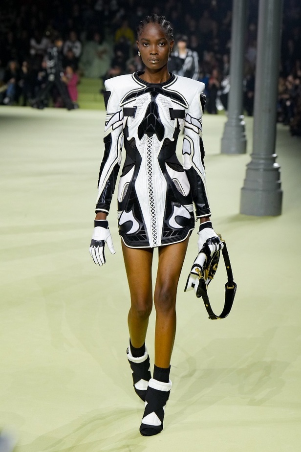 مجموعة Balmain لخريف 2022 تجسيد الحماية من خلال الموضة