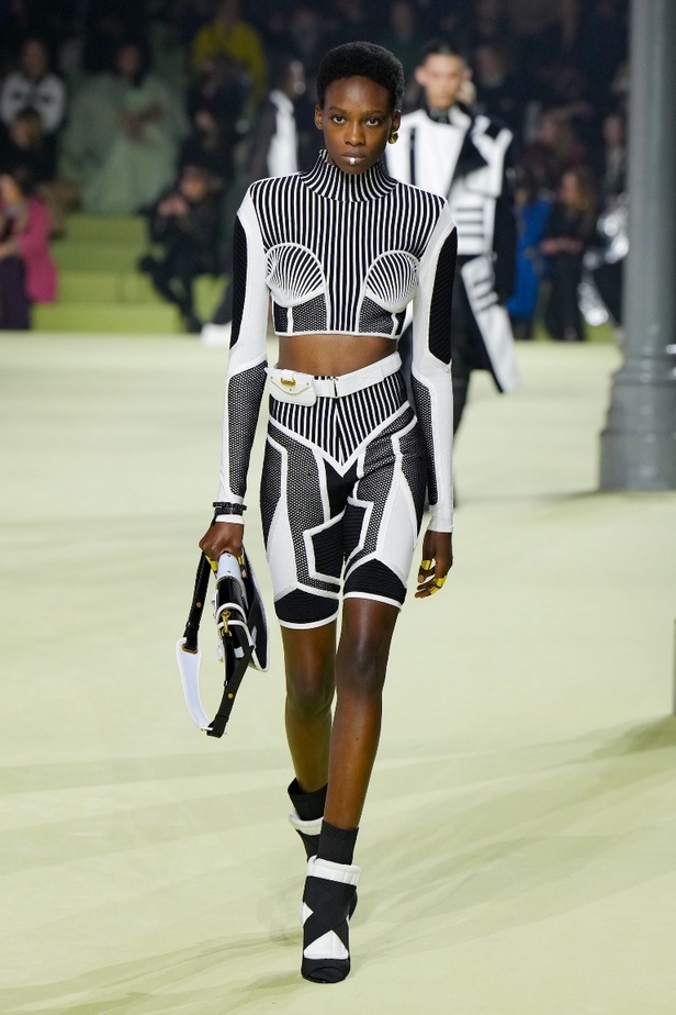 مجموعة Balmain لخريف 2022 تجسيد الحماية من خلال الموضة