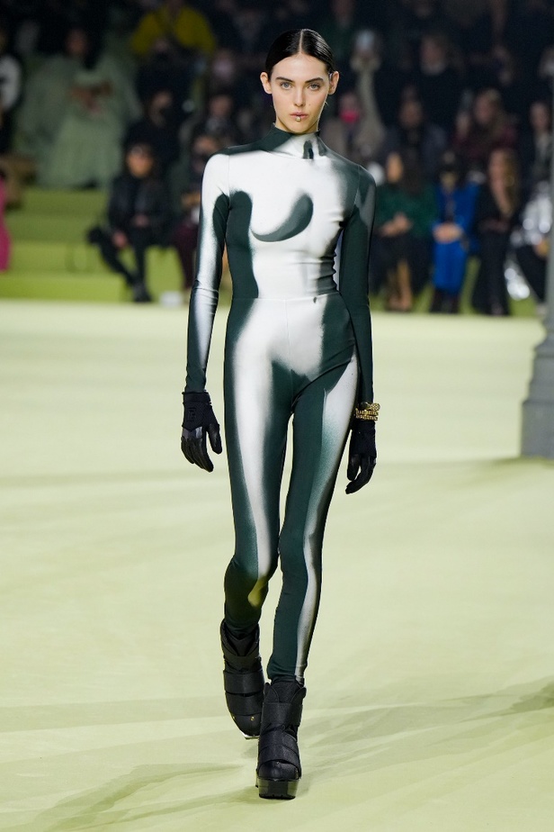 مجموعة Balmain لخريف 2022 تجسيد الحماية من خلال الموضة