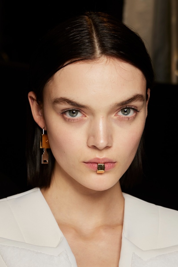 اطلالات جمالية من مجموعة Balmain لخريف 2022 