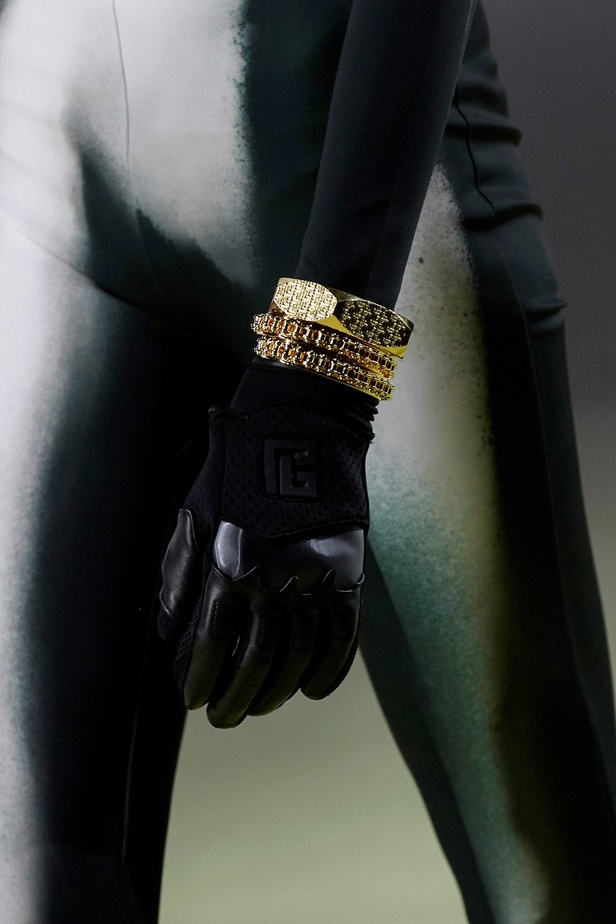 مجموعة Balmain لخريف 2022 تجسيد الحماية من خلال الموضة