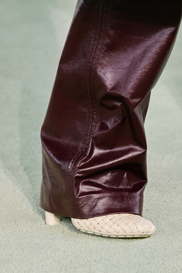 قوة المرأة العملية في مجموعة "بوتيغا فينيتا" لخريف وشتاء 2022