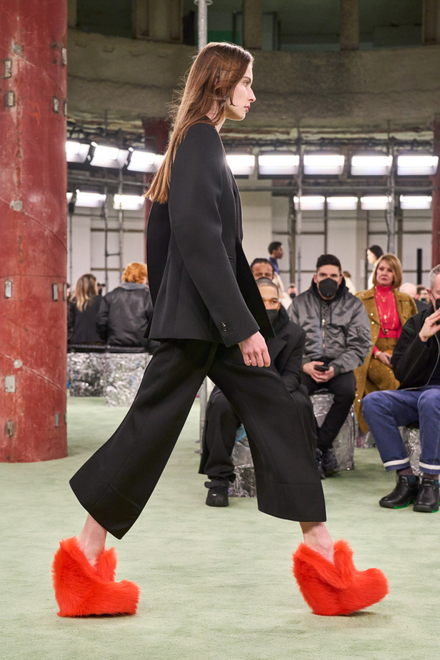 قوة المرأة العملية في مجموعة "بوتيغا فينيتا" لخريف وشتاء 2022