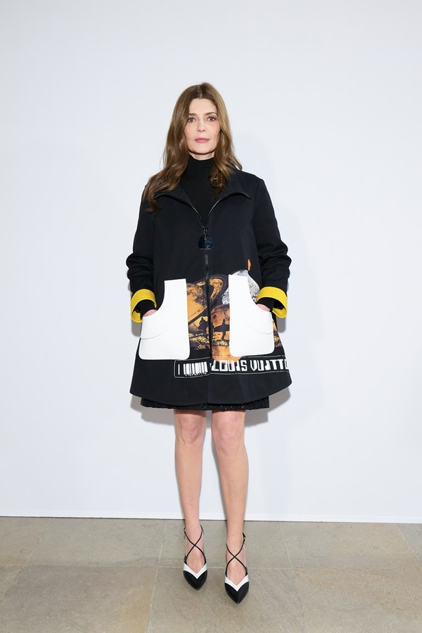 مجموعة Louis Vuitton لخريف وشتاء 2022-2023 صورة الموضة من خلال عيون مراهقة